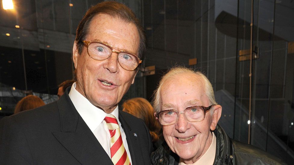 Lewis Gilbert with Sir Roger Moore in 2009