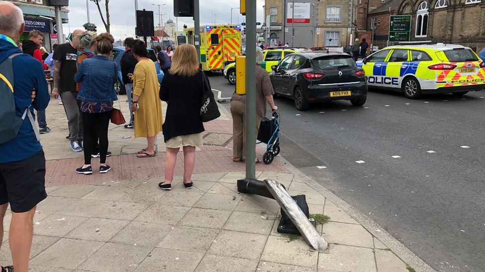 Lowestoft Crash: Pedestrians Injured As Car Hits Bench - BBC News