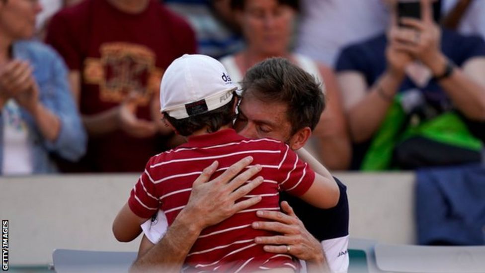 French Open: Roger Federer And Rafael Nadal Into Fourth Round - BBC Sport