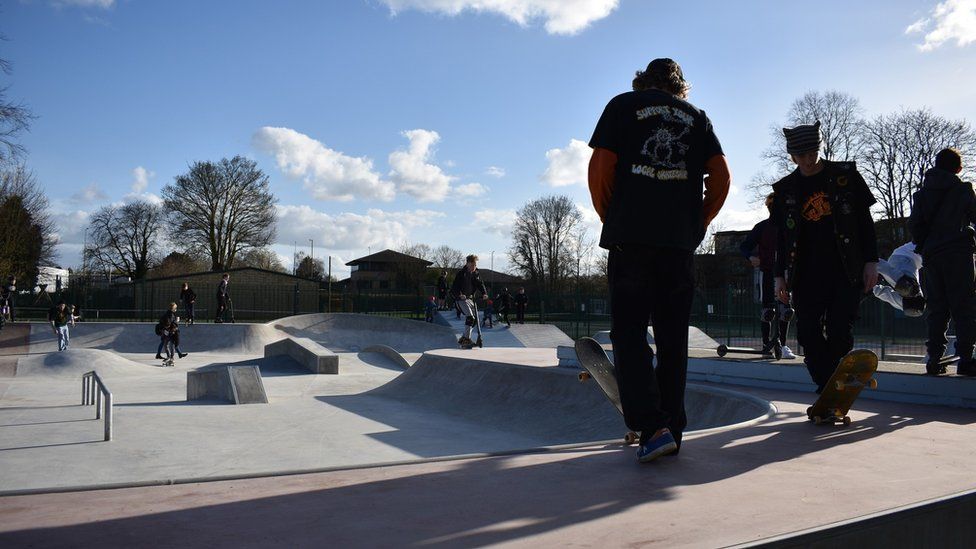 Oxfordshire skatepark reopens after nearly £158,000 upgrade - BBC News