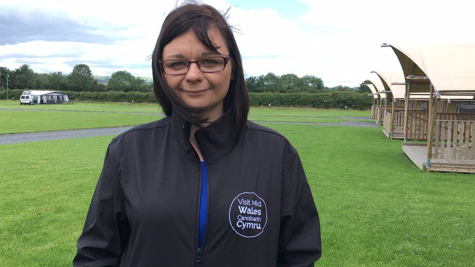 Busnesau twristiaeth yn paratoi i 'ailagor yn saff' BBC Cymru Fyw