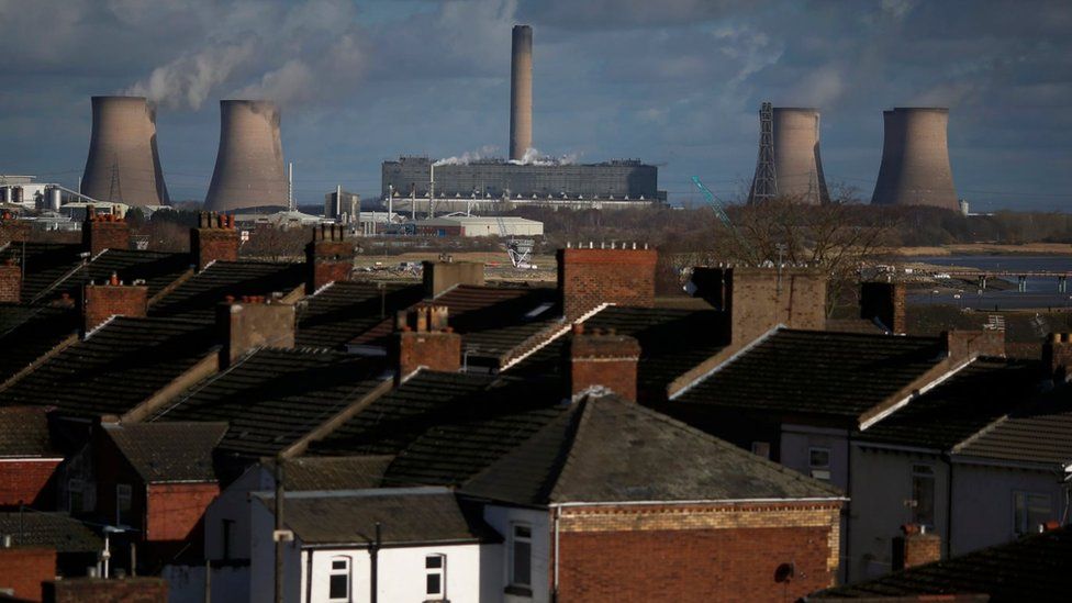 Jobs threat Fiddler's Ferry Power station in Widnes - BBC News