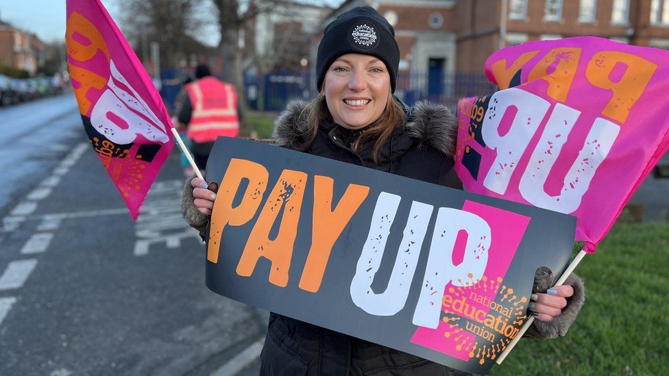 Thousands of teachers across Essex take strike action BBC News