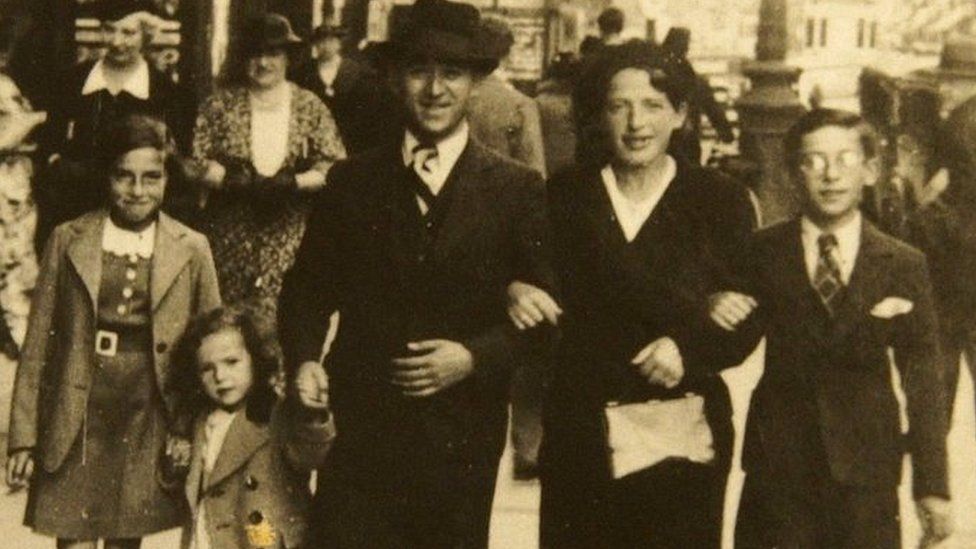 Henri Kichka's family