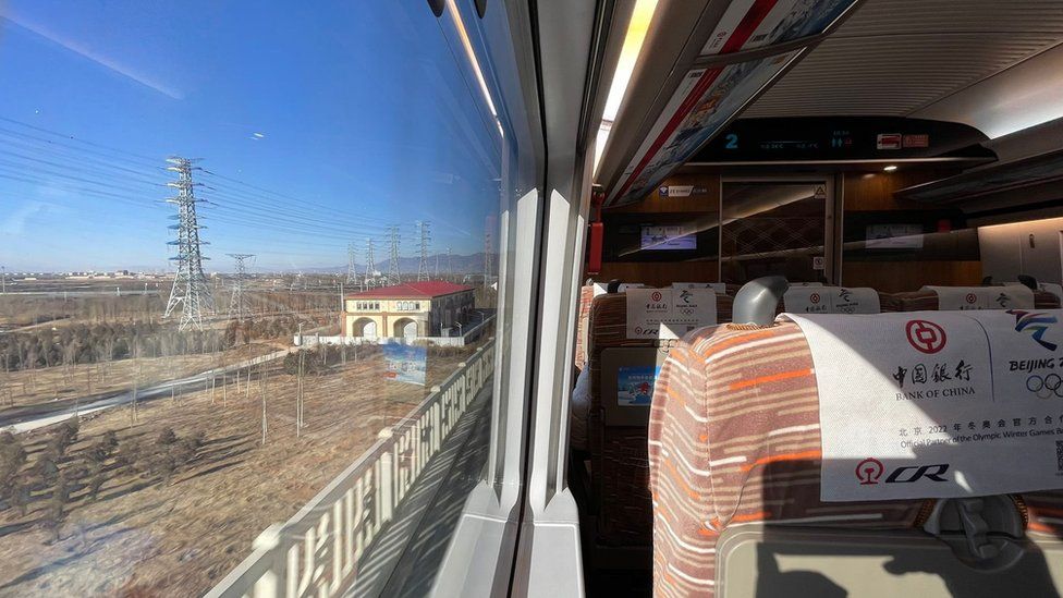 Интерьер олимпийского поезда в Пекине, направляющегося в Янцинь