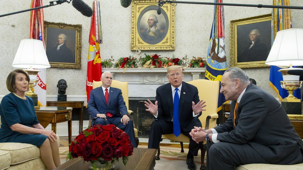Трамп в своем офисе с Пенсом, Пелози и Шумером 11 декабря 2018 года