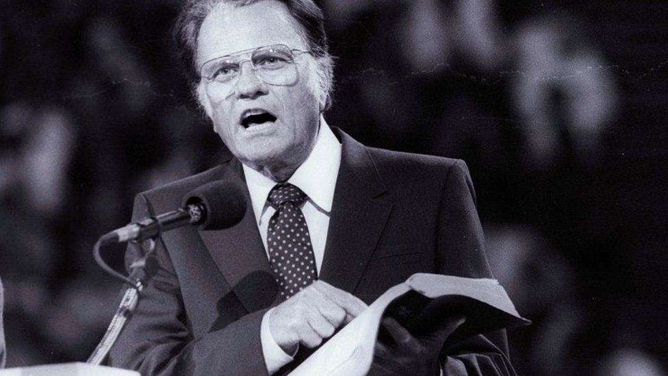 Billy Graham preaches in 1986