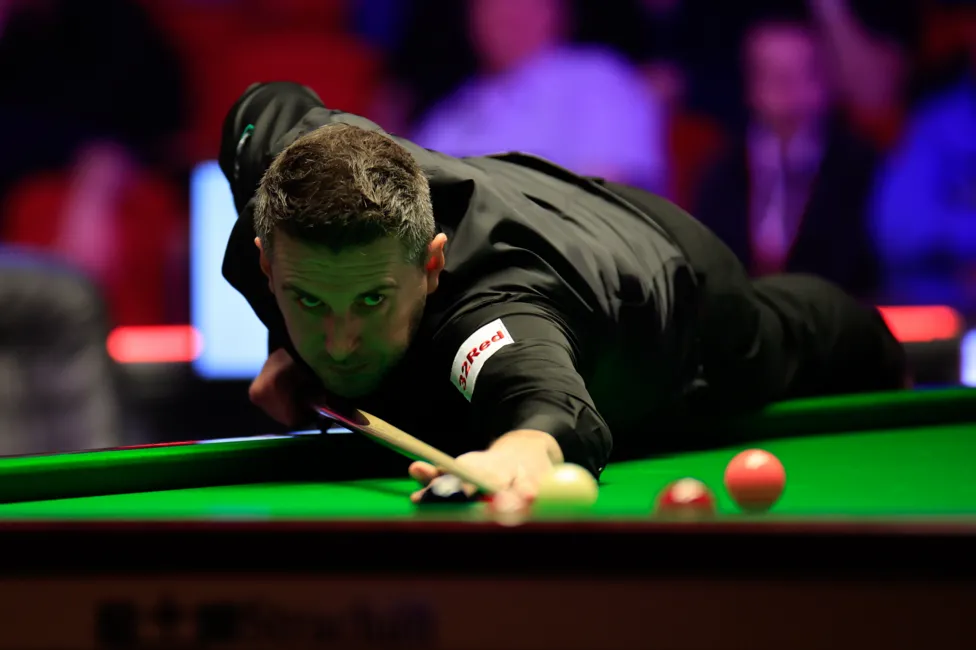 Mark Selby Dominates Ronnie O'Sullivan, Secures Spot in Players Championship Semifinals.