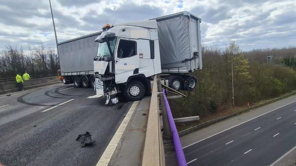 M25 crash Lorry hangs over bridge BBC News