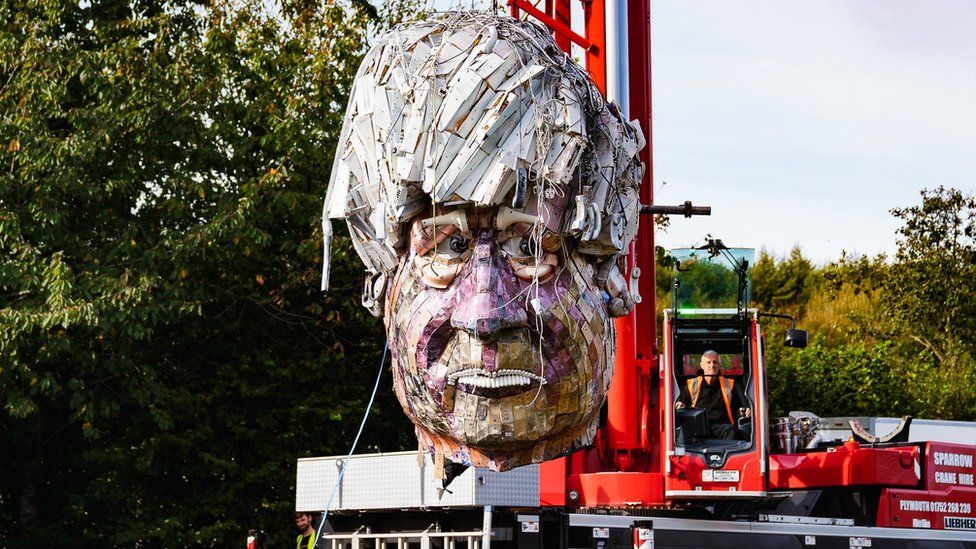 G7 Mount Recyclemore sculpture dismantled at Eden Project - BBC News