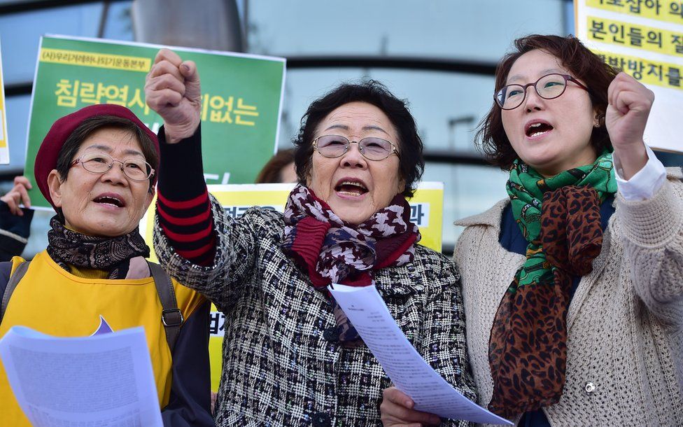 South Korean former 'comfort woman' Lee Yong-Soo (C), who was forcibly recruited to work in Japanese wartime military brothels, and her supporters demonstrate near the Japanese embassy in Seoul on 30 October 2015