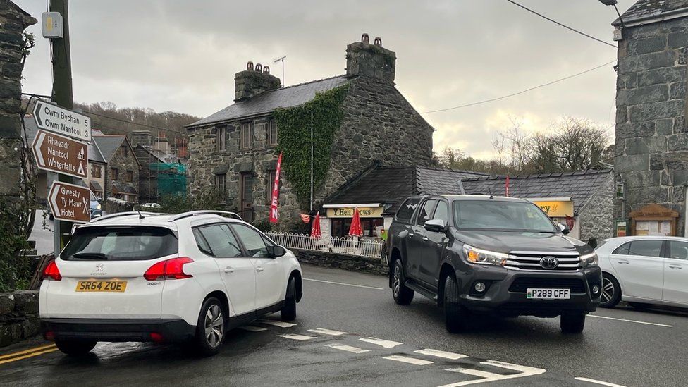 Traffic in the centre of Llanbedr