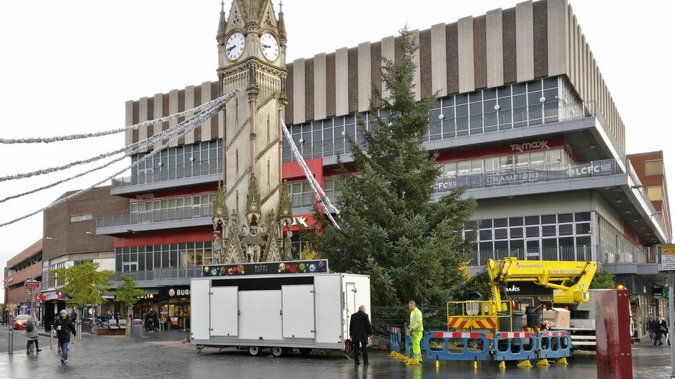 Tinsel 'too heavy' for Leicester Christmas tree BBC News