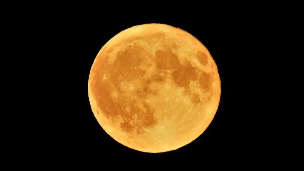 In pictures Strawberry super Moon seen across the East Midlands BBC News