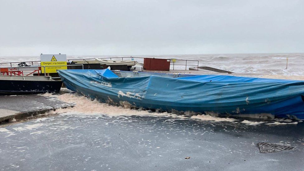 Gig rowing boat in Sidmouth blown across road in storm BBC News