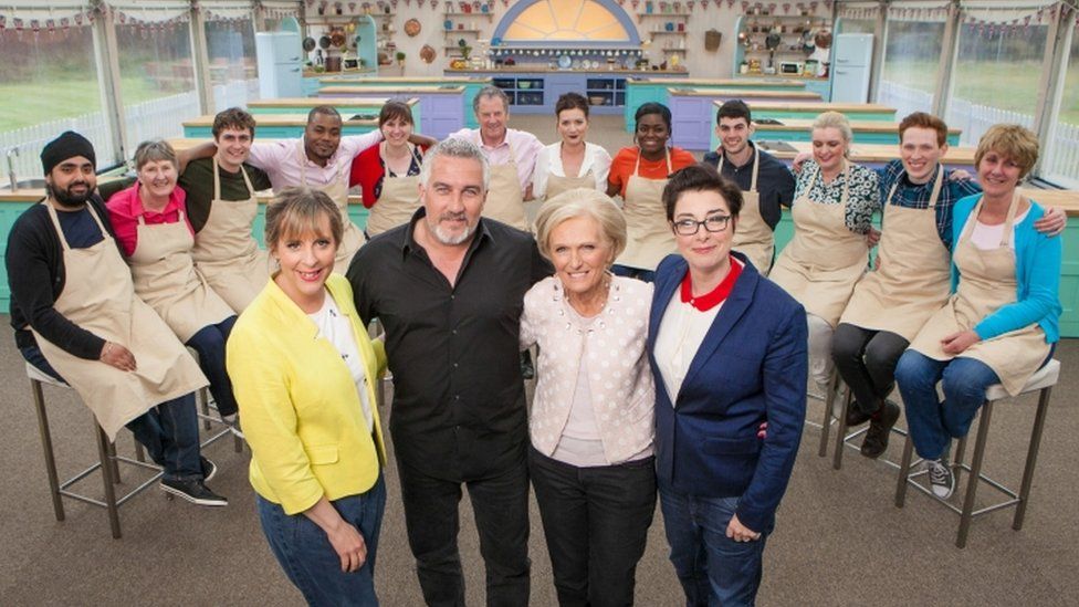 Mel, Paul Hollywood, Mary Berry, Sue and the cast of the last Bake Off to air on the BBC in 2016.
