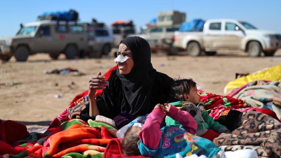 A woman and toddlers in Baghuz
