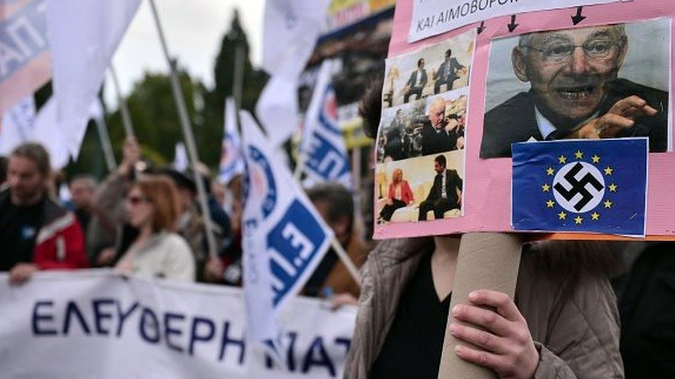 Demonstrators protest outside the Greek parliament (04 February 2016)