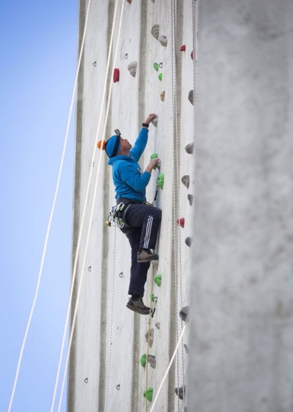 UK's 'highest outdoor climbing wall' installed on grain silo BBC News