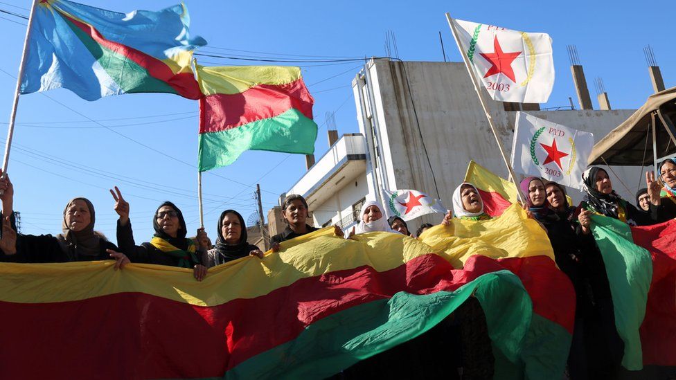 Supporters of the Syrian Kurdish Democratic Union Party (PYD) protest against the party's exclusion from the Geneva talks in Qamishli (4 February 2016)