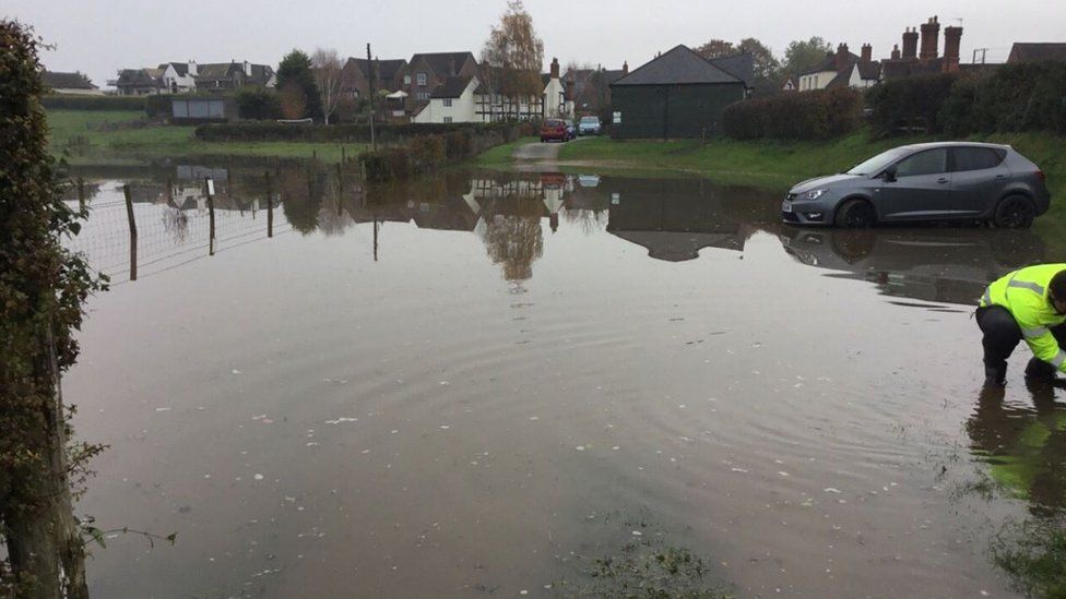 West Midlands flood warnings prompt 'remain vigilant' alert - BBC News