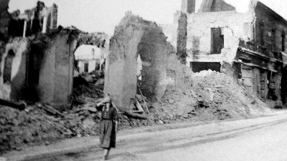 A woman in Wielun after the 1 September 1939 bombardment