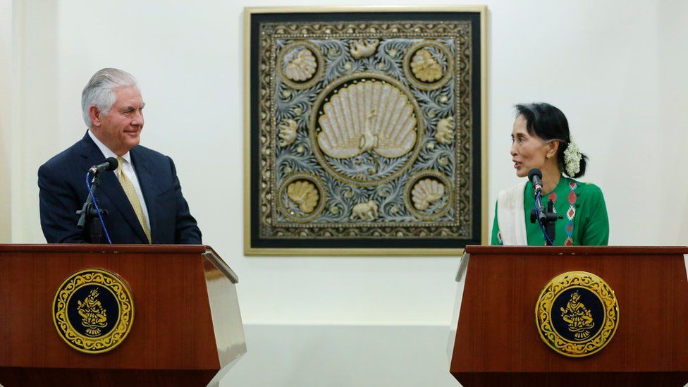 US Secretary of State Rex Tillerson (L) and Myanmar State Counsellor Aung San Suu Kyi (R) attend a joint press conference after their meeting at the Ministry of Foreign Affairs in Naypyitaw, Myanmar, 15 November 2017