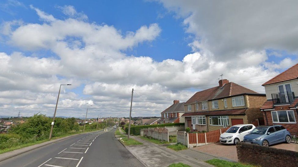 Pensioners robbed at knifepoint by masked men in Sheffield home - BBC News