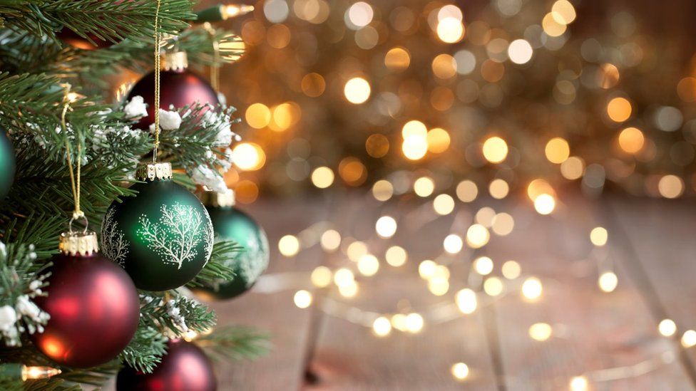 Woodbridge Christmas tree light display almost scuppered by thief BBC