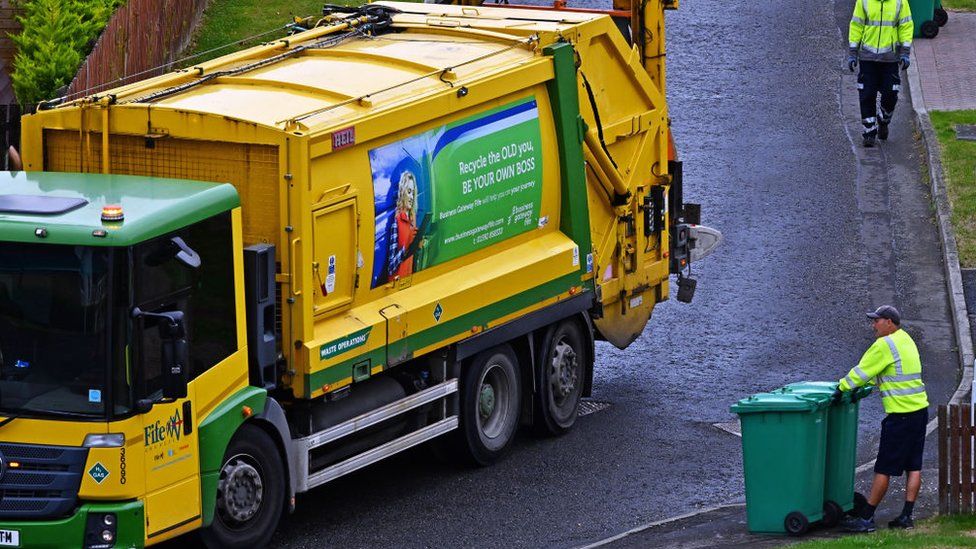 Bin lorry