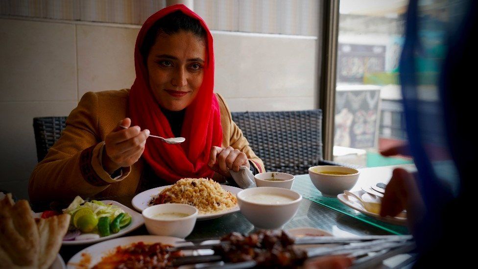 Вахида в афганском ресторане