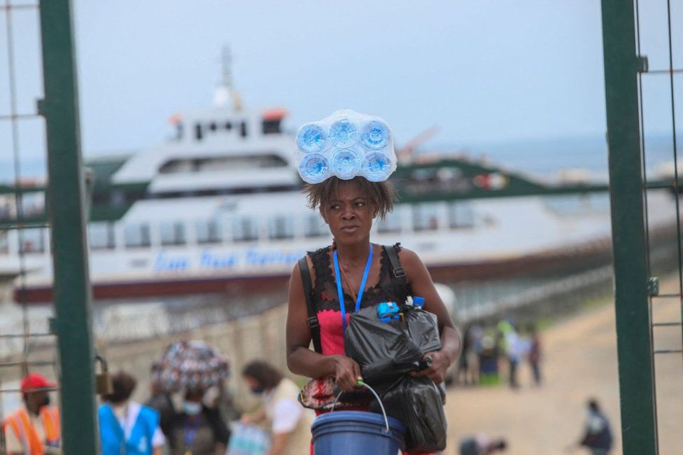 Internally displaced people arrive in Pemba on April 1, 2021, from the boat of evacuees from the coasts of Palma.