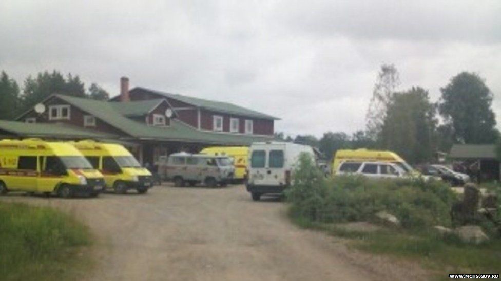 Ambulances on the shore (photo: Russian emergencies ministry www.mchs.gov.ru)