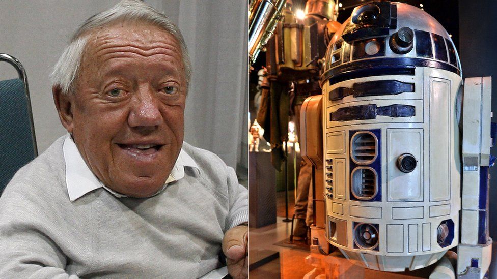 Kenny Baker in 2007, R2-D2