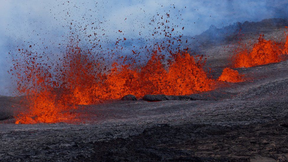 Hawaii volcano World's largest active volcano erupts BBC Newsround