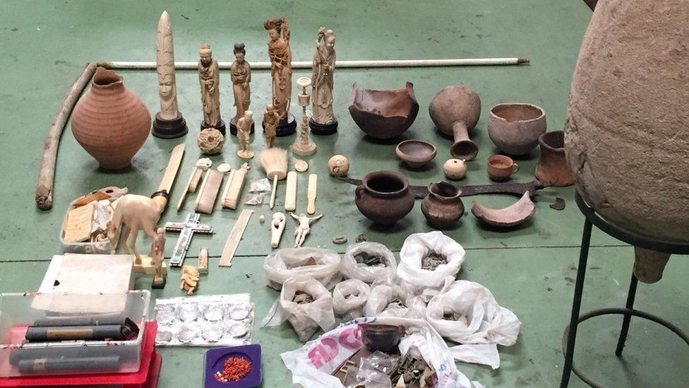 Some of the 2000 items seized by Spanish police, including archaeological objects and Roman coins