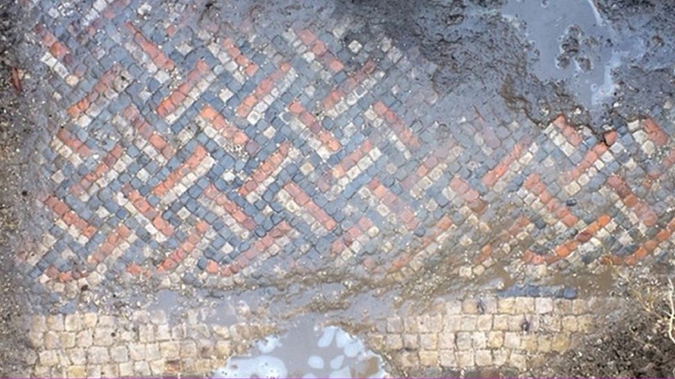 Mosaic in Roman Villa discovered in Wiltshire