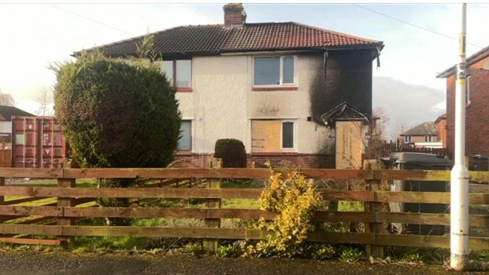 Carlisle house fire: Elderly man dies - BBC News