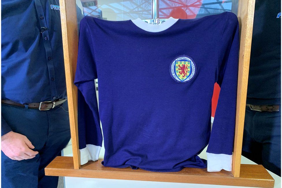 ondergeschikt gewelddadig Hijgend Baxter Scotland shirt pulled from auction after authenticity doubts - BBC  News