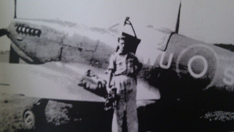 Kurt Taussig pictured in 1944 in Italy, in front of his Spitfire