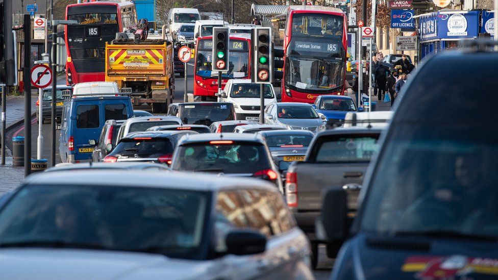London congestion: Capital becomes world's most congested city - BBC News