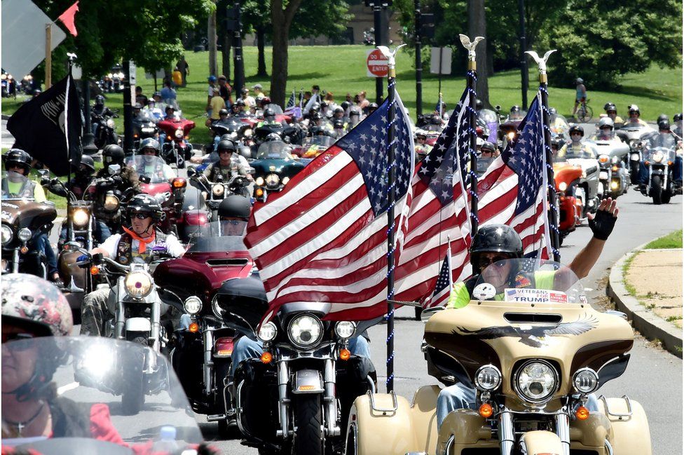 US election: Bikers reveal sickly choice for US voters - BBC News