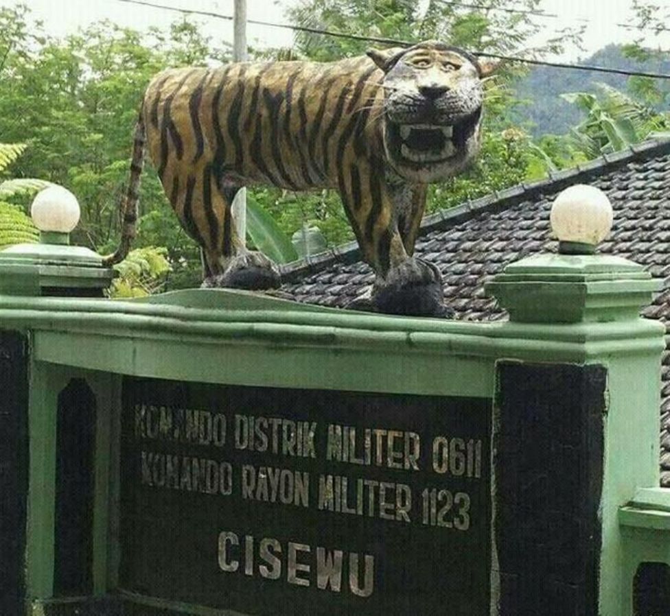 Indonesian army destroys muchmocked tiger statue BBC News
