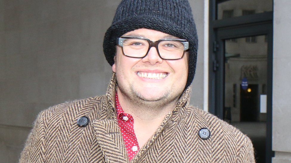 Alan Carr rules himself out of Great British Bake Off job - BBC News