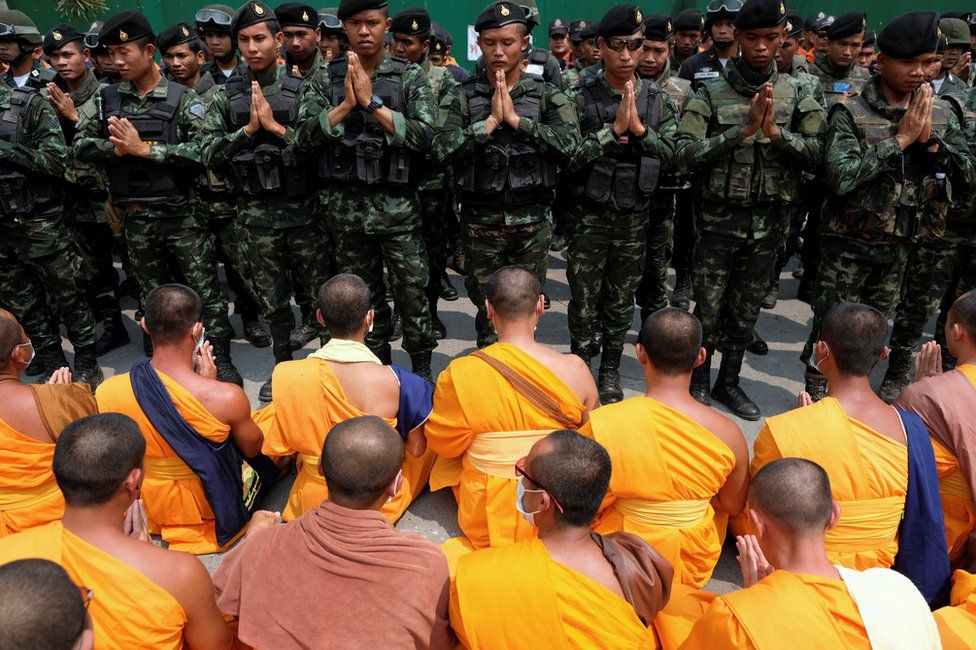Buddhist monks from Dhammakaya temple confront Thai soldiers at a gate of Dhammakaya temple in Pathumthani province, Thailand, 9 March 2017.