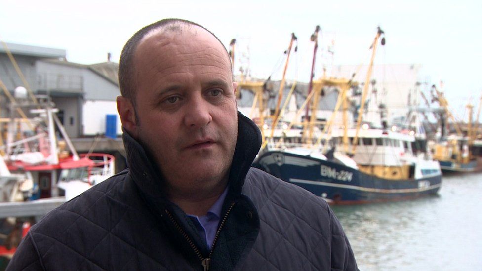 Devon fishermen treated as 'common criminals' - BBC News