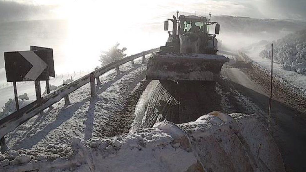 Snow plough tractor on A9