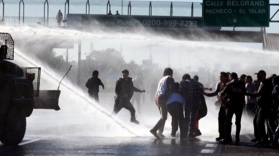 Argentina's Buenos Aires deserted in general strike - BBC News