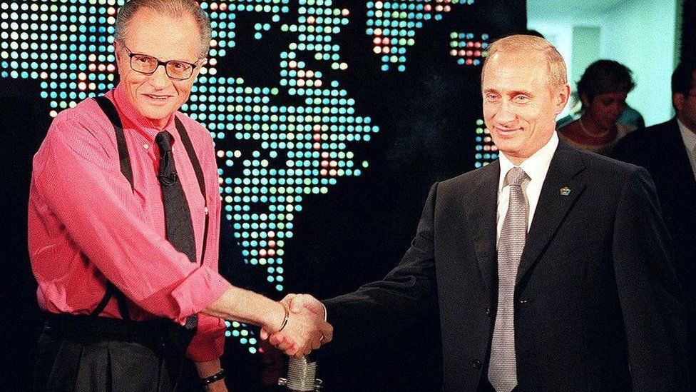 King interviews Vladimir Putin in 2000. Photo by Joshua Roberts/AFP