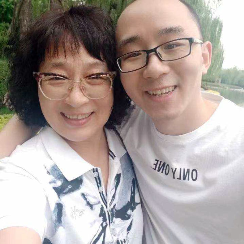Li Jingzhi and her son Mao Yin (Jia Jia)